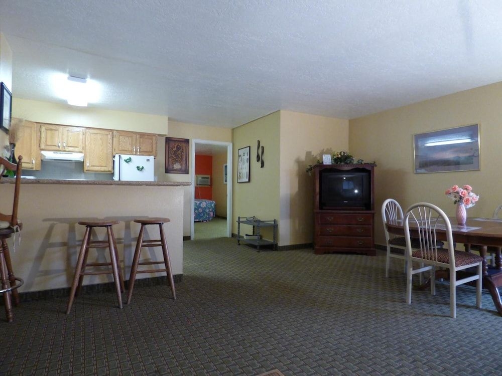 Coronada Inn and Suites3