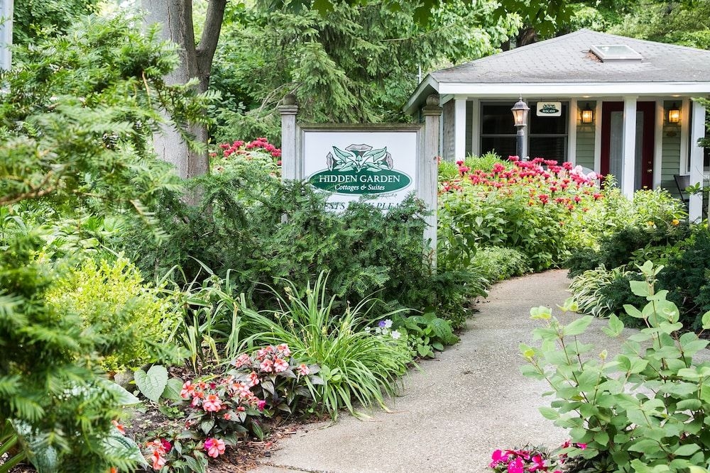 Hidden Garden Cottages Bed & Breakfast3