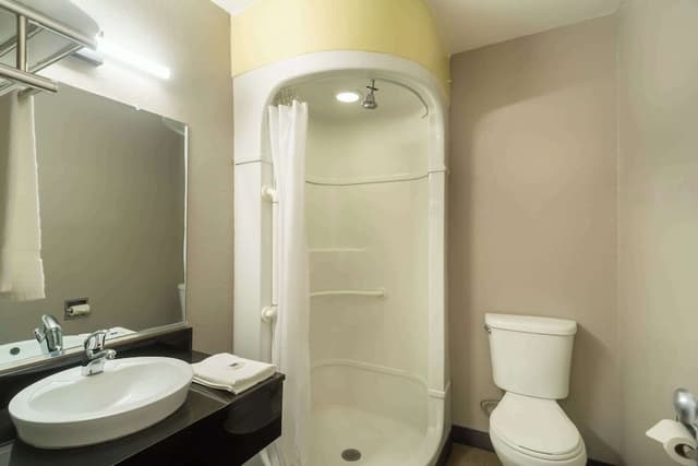 Standard Room, 1 Queen Bed, Accessible, Non Smoking