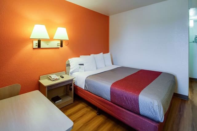 Standard Room, 1 Queen Bed, Accessible, Non Smoking