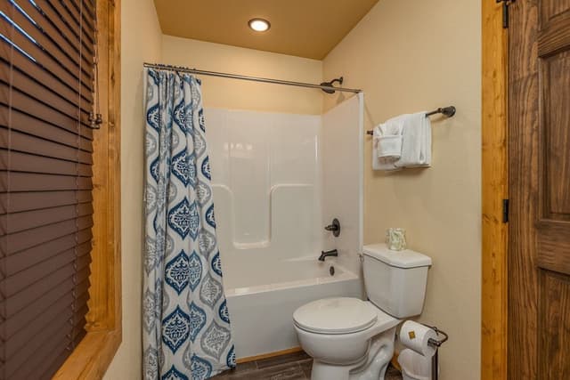 House, Multiple Beds, Hot Tub