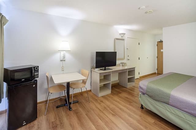 Deluxe Room, 1 King Bed, Non Smoking, Refrigerator