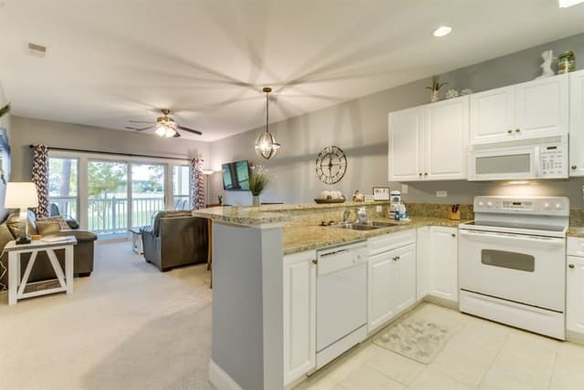 Condo, 2 Bedrooms, Balcony, Golf View (104 Cypress Point Ct - 203A)