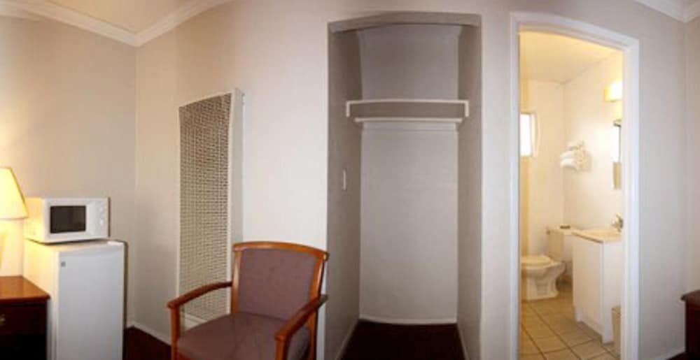 SUNSET INN AND SUITES2