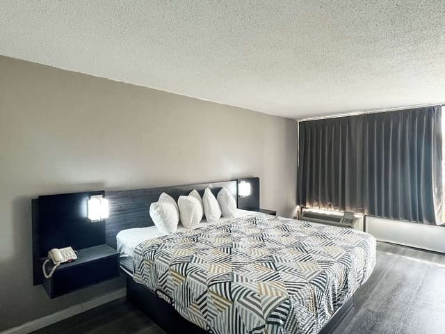 Deluxe Room, 1 King Bed, Smoking, Refrigerator & Microwave