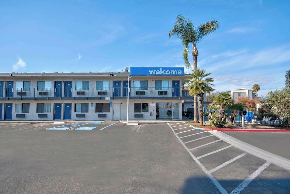 Motel 6 Tulare0