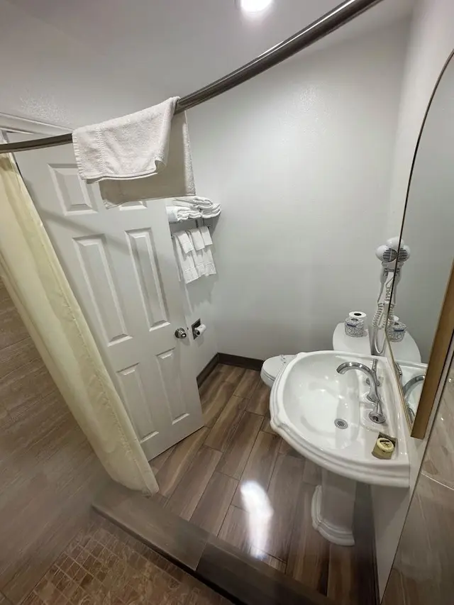 Standard Room, 1 King Bed