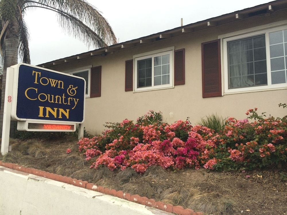 Town and Country Inn0