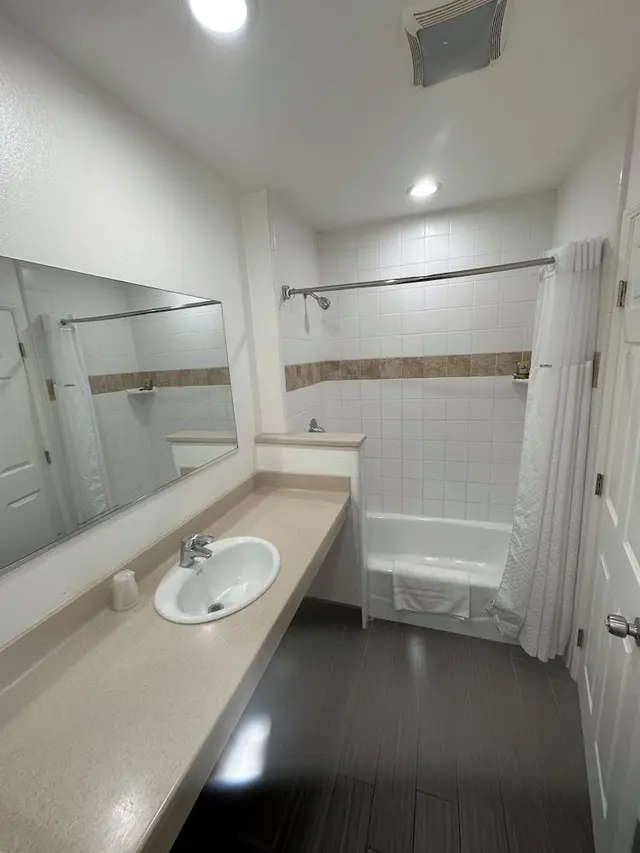 Standard Room, 1 King Bed