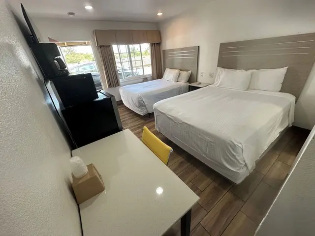 Standard Room, 2 Double Beds