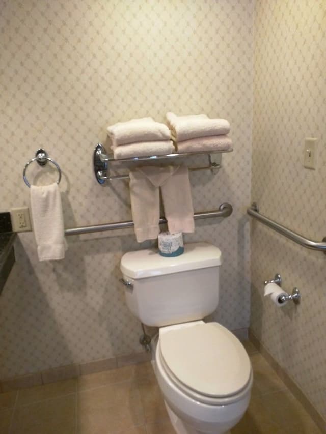 Traditional Room, 1 Queen Bed, Accessible