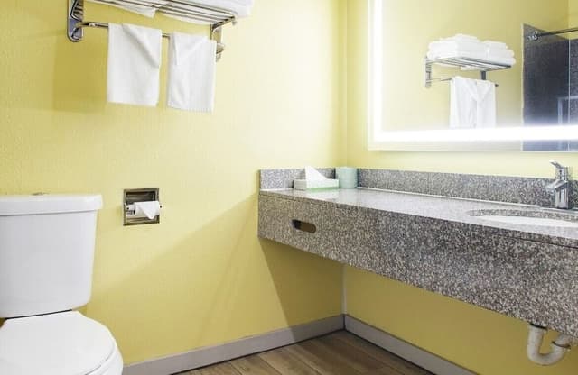 2 Queen Standard Suite, 1st Floor (Accessible)