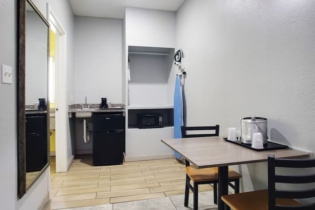 2 Queen Standard Suite, 1st Floor (Accessible)