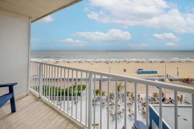 Ocean Front Queen Suite