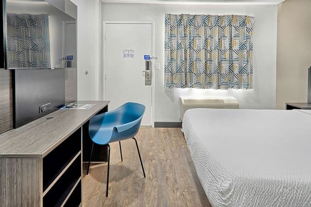 Standard Room, 1 Queen Bed, Non Smoking