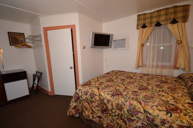 Standard Room, 1 Queen Bed