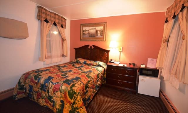 Standard Room, 1 Queen Bed