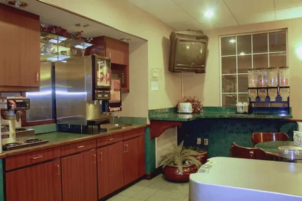 Garden City Inn0