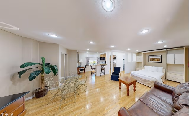 Premium Studio Suite, Kitchen, Courtyard Area