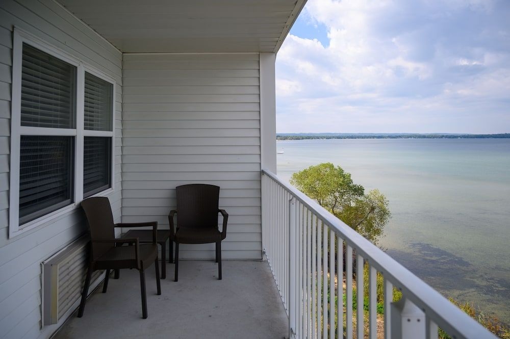 Cherry Tree Inn & Suites0