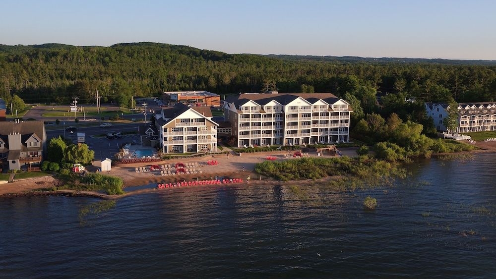 Cherry Tree Inn & Suites3