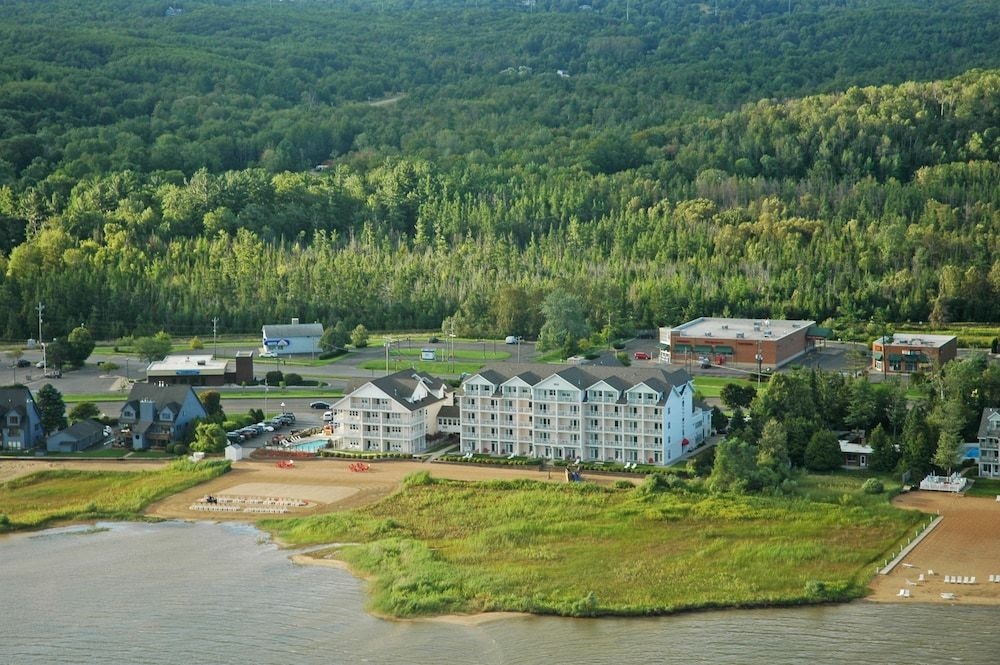Cherry Tree Inn & Suites4