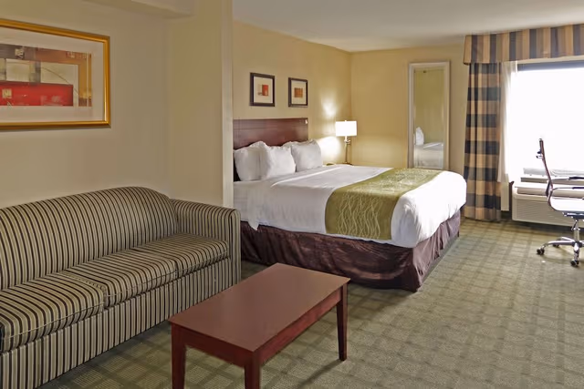 Suite, 1 King Bed, Non Smoking