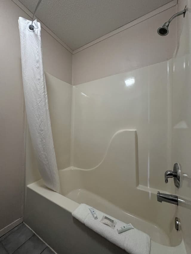 Deluxe Plus Double Room, 2 Double Beds and 1 Twin Bed, Kitchenette
