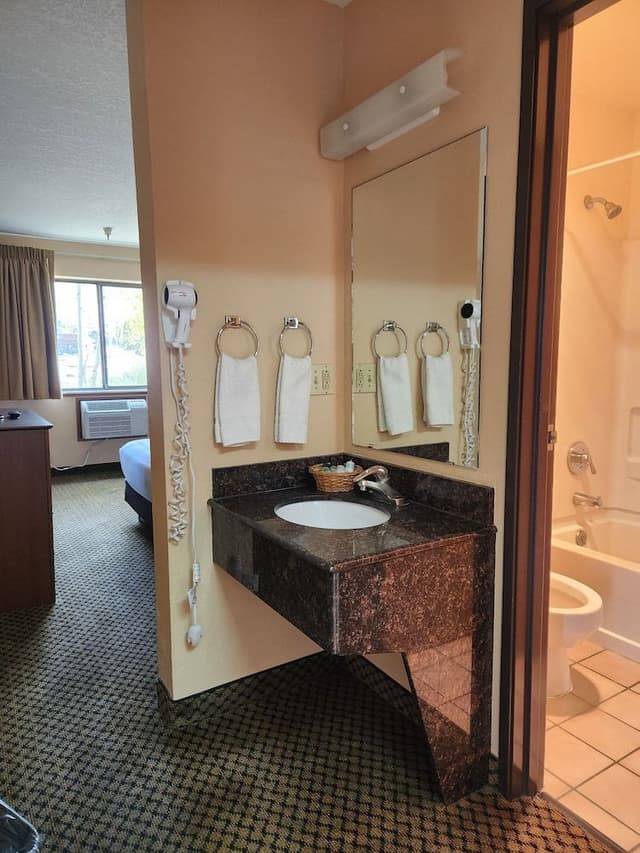 Standard Room, 1 King Bed