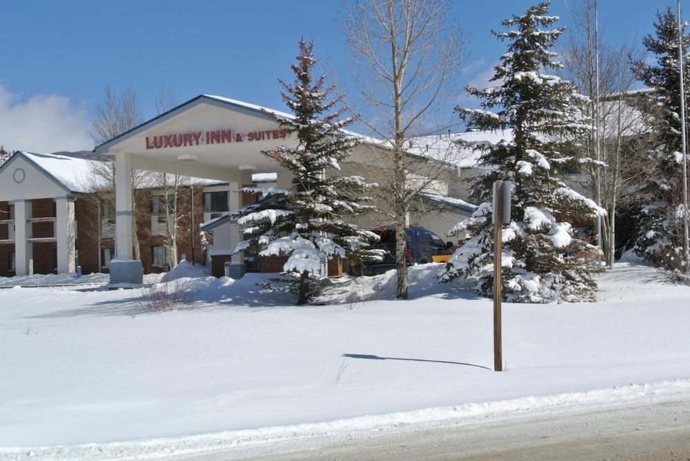 Luxury Inn And Suites4