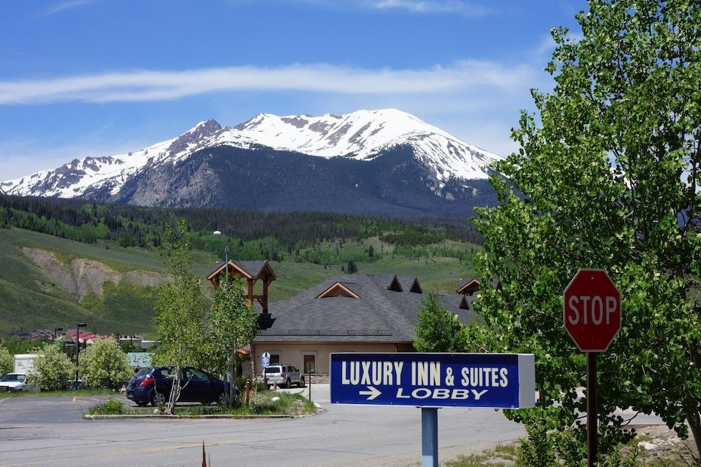 Luxury Inn And Suites2