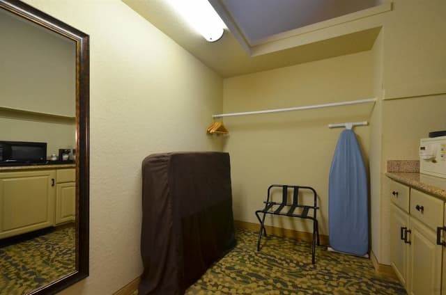 Standard Room, 1 King Bed, Non Smoking, Balcony
