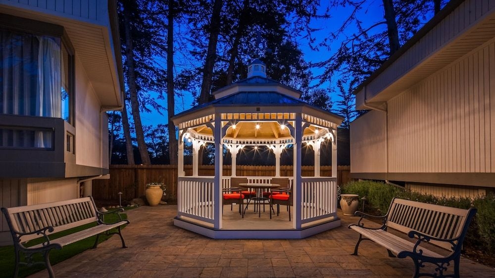 Best Western The Inn & Suites Pacific Grove4