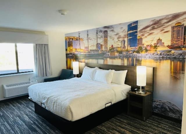 Classic Room, 1 King Bed, Non Smoking, City View