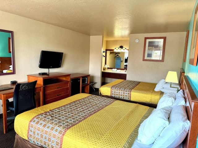 Standard Room, 2 Queen Beds (Downstairs, North Side)