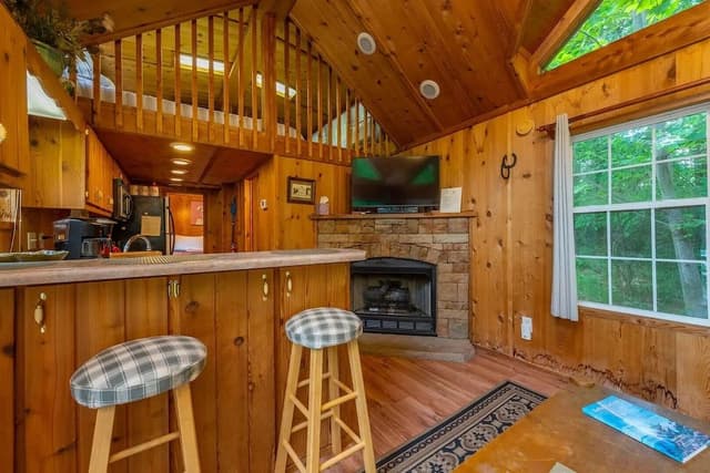 Cabin, Private Bathroom (Balsam Mountains Cabin- No Breakfast, No Pets)