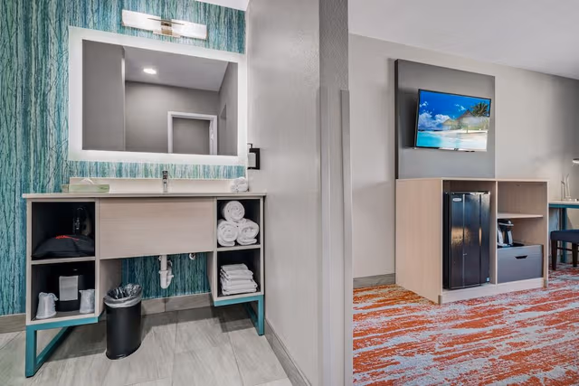Deluxe Room, 1 King Bed, Balcony (Deluxe King with Balcony)