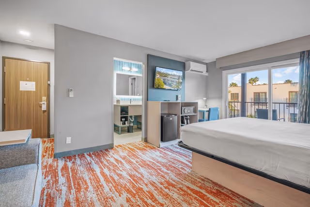 Deluxe Room, 1 King Bed with Sofa bed