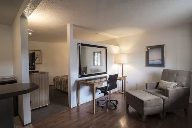 Standard Room, 1 Queen Bed