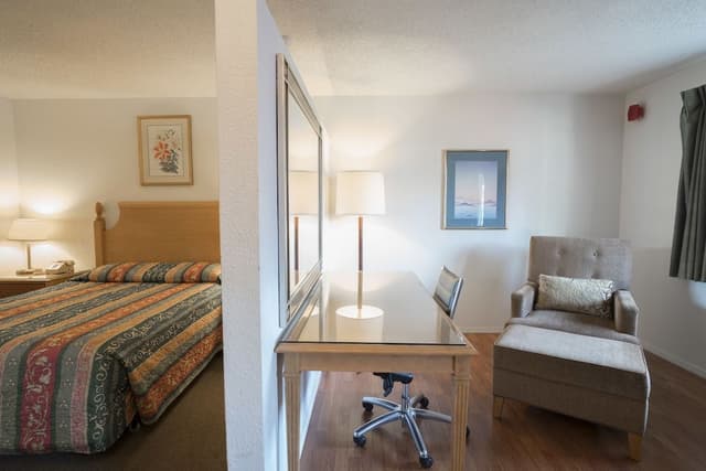 One Queen Bed with 7 Days Parking