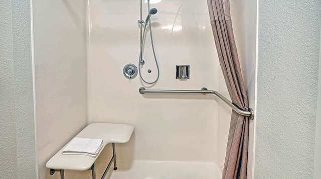 Standard Room, 1 Queen Bed, Accessible, Non Smoking