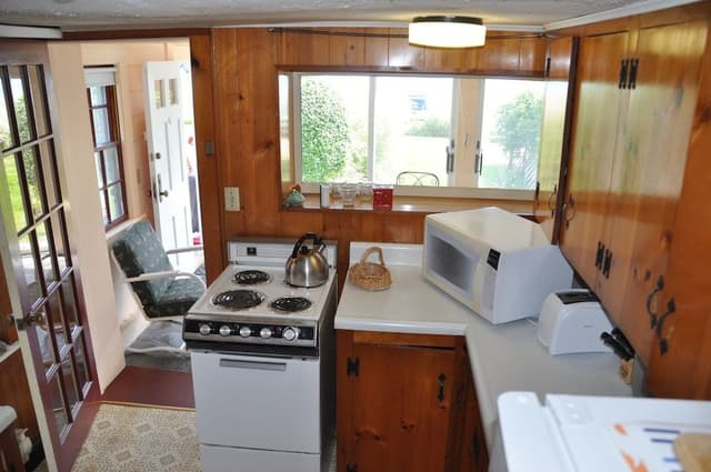 Suite, Bay View