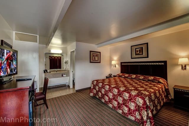 Standard Room, 1 King Bed