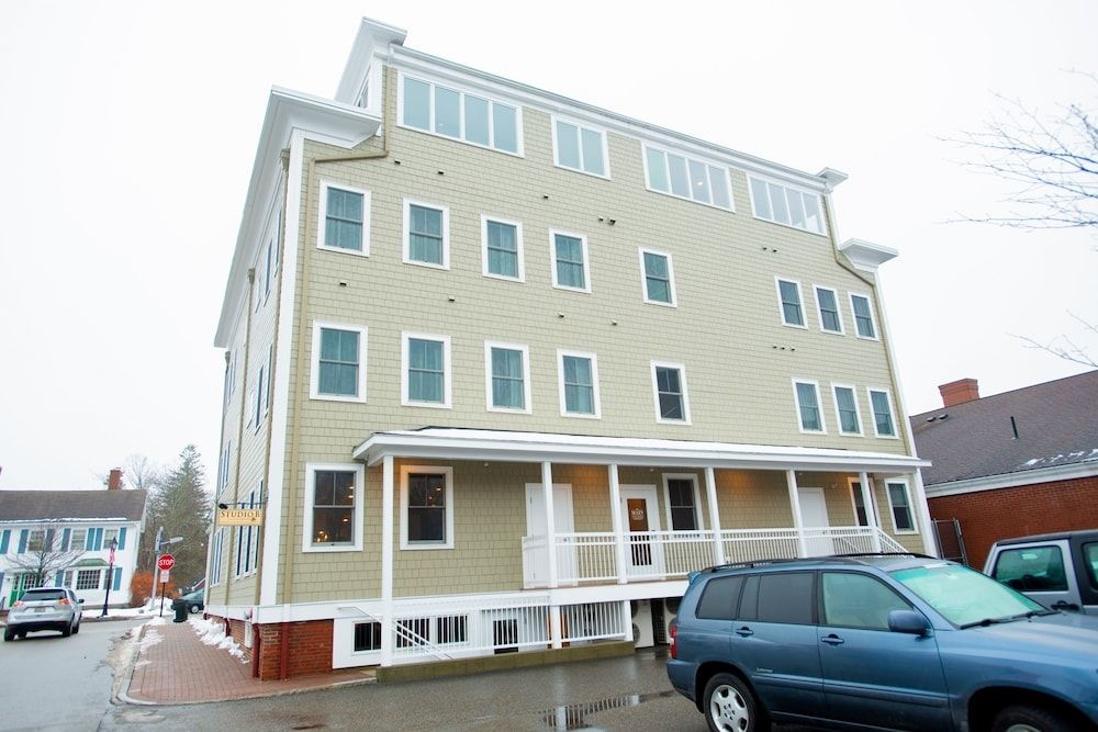 Capital Resorts 84 Main4