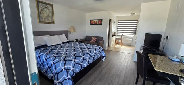 Deluxe Studio Suite, 1 King Bed, Non Smoking