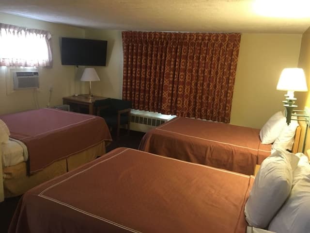 Family Room, Multiple Beds