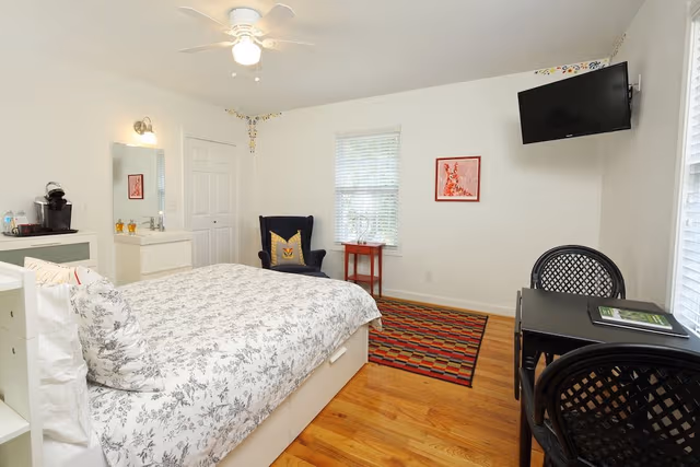 Double Room, 1 Queen Bed, Private Bathroom (Goat Room)