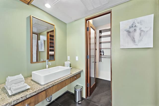 Deluxe Room, 1 King Bed (North Building)