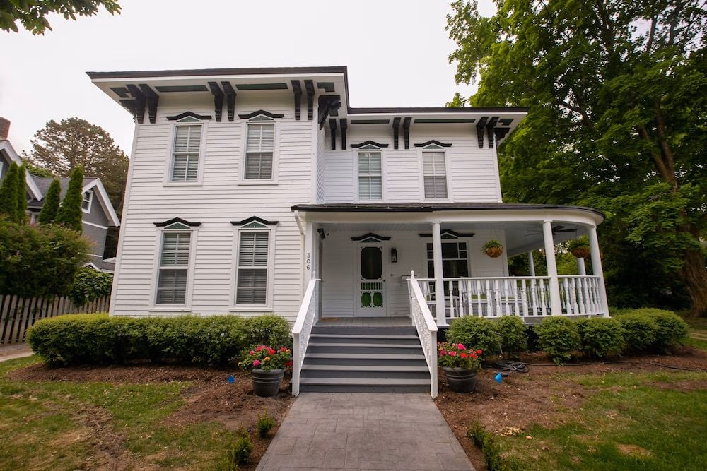 Inn At Grey Gables0