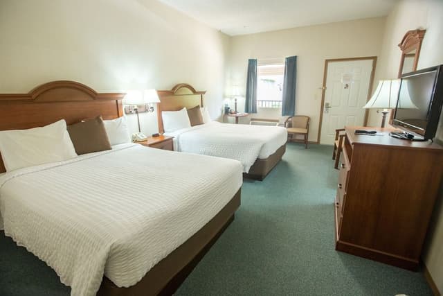 Deluxe Room, 2 Queen Beds, Mobility Accessible, Ground Floor